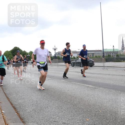29.06.2025 - hella hamburg halbmarathon Lena Gebhardt http://msf.ph/oto/8297996 29.06.2025 10:46:50 Lombardsbrücke 1073, 1185, 1286, 1363, 1371, 1375, 1593, 1607, 1608, 1720, 1837, 1961, 1999, 2162, 2211, 2320, 2327, 2500, 2555, 2556, 2665, 2697, 2981, 3277, 3406, 3407, 3469, 3734, 3823, 4202, 4239, 4296, 4342, 4355, 4448, 4604, 5111, 5114, 5700, 5796, 5953, 6124, 6161, 6485, 6496, 6740, 7073, 7303, 7412, 7767, 7827, 8477, 8486, 8551, 8553, 8684, 8700, 8967, 9691, 10153, 10230, 13969, 14261, 15852, 16882, 16987 meine-sportfotos.de