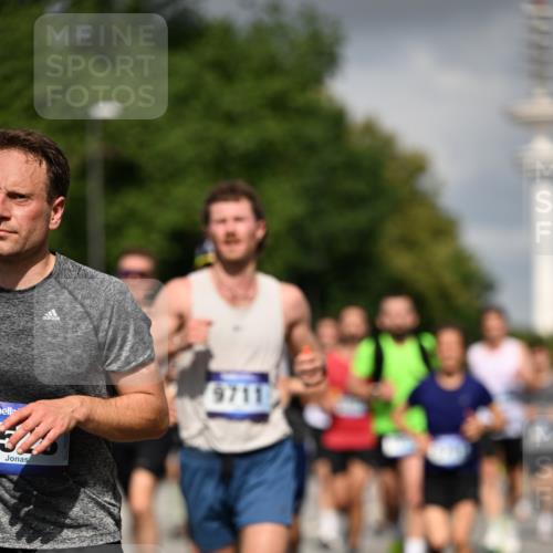 29.06.2025 - hella hamburg halbmarathon Dr. Thomas Lammeyer http://msf.ph/oto/8298025 29.06.2025 09:53:46 Kennedybrücke 1615, 1675, 1688, 1803, 1882, 2415, 2568, 2826, 3332, 3530, 4398, 4528, 4823, 5409, 5436, 5745, 5791, 5803, 6458, 6529, 6649, 7495, 7774, 8450, 8629, 8925, 9017, 9116, 9294, 9302, 9711, 9979, 10218, 10894, 10922, 11379 meine-sportfotos.de