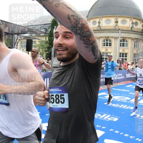 29.06.2025 - hella hamburg halbmarathon Michael Strokosch http://msf.ph/oto/8298049 29.06.2025 10:57:24 Ziel 2417, 2676, 5926, 6272, 8585, 9450, 9727, 9934, 10383, 12014, 12590, 13664, 15229, 16625, 16830, 17160, 17779, 17848 meine-sportfotos.de