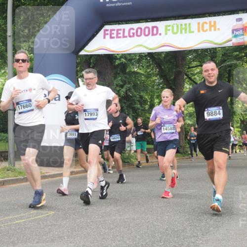 29.06.2025 - hella hamburg halbmarathon KatJ http://msf.ph/oto/8298071 29.06.2025 10:43:03 Zwischen KM18-KM19 5744, 6759, 6924 meine-sportfotos.de