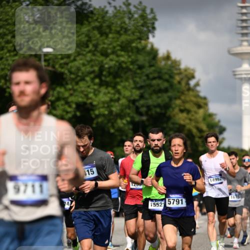 29.06.2025 - hella hamburg halbmarathon Dr. Thomas Lammeyer http://msf.ph/oto/8298087 29.06.2025 09:53:46 Kennedybrücke 1615, 1675, 1688, 1803, 1882, 2415, 2568, 2826, 3332, 3530, 4398, 4528, 4823, 5409, 5436, 5745, 5791, 5803, 6458, 6529, 6649, 7495, 7774, 8450, 8629, 8925, 9017, 9116, 9294, 9302, 9711, 9979, 10218, 10894, 10922, 11379 meine-sportfotos.de