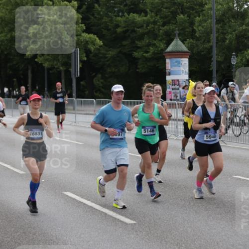 29.06.2025 - hella hamburg halbmarathon Jannik Wohlers http://msf.ph/oto/8298111 29.06.2025 10:36:54 Lombardsbrücke 1022, 1276, 1337, 1597, 1819, 2016, 2031, 2072, 2104, 2272, 2480, 2486, 3127, 4097, 4347, 4733, 5146, 5171, 5560, 5790, 5940, 6172, 6584, 7085, 7235, 7544, 7707, 7777, 7823, 8257, 8258, 8811, 8843, 9054, 9055, 9524, 10762, 10798, 11246, 11980, 12103, 12463, 12762, 12935, 13077, 13783, 14202, 14282, 14343, 14396, 14779, 14915, 15084, 16192, 16303, 16782, 16831, 17305, 17307, 17388, 17687, 17688, 17794, 17965, 18578, 18710 meine-sportfotos.de