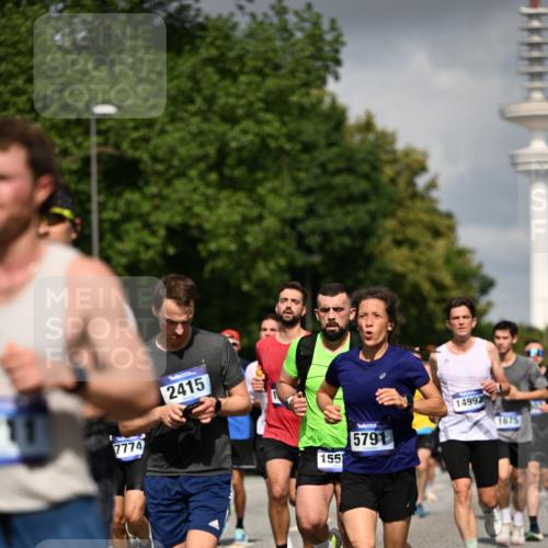 29.06.2025 - hella hamburg halbmarathon Dr. Thomas Lammeyer http://msf.ph/oto/8298114 29.06.2025 09:53:46 Kennedybrücke 1615, 1675, 1688, 1803, 1882, 2415, 2568, 2826, 3332, 3530, 4398, 4528, 4823, 5409, 5436, 5745, 5791, 5803, 6458, 6529, 6649, 7495, 7774, 8450, 8629, 8925, 9017, 9116, 9294, 9302, 9711, 9979, 10218, 10894, 10922, 11379 meine-sportfotos.de