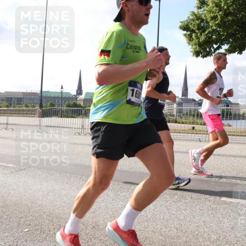 29.06.2025 - hella hamburg halbmarathon Lena Gebhardt http://msf.ph/oto/8298121 29.06.2025 09:46:53 Lombardsbrücke 1688, 1053, 1344, 1396, 1411, 1577, 1889, 2243, 2563, 3005, 3790, 3935, 4477, 4944, 5048, 5152, 5193, 5660, 6683, 7080, 7466, 7622, 7628, 7867, 8312, 8323, 8784, 9519, 10298, 10477, 10927, 10929, 11055, 11230, 11304, 11370, 11661, 11898, 12204, 12447, 12899, 12987, 13148, 13199, 13493, 13494, 13729, 13771, 13961, 13991, 14069, 14310, 14385, 15902, 16065, 16140, 16243, 16811, 16957 meine-sportfotos.de