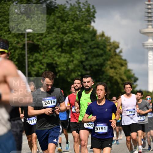 29.06.2025 - hella hamburg halbmarathon Dr. Thomas Lammeyer http://msf.ph/oto/8298122 29.06.2025 09:53:47 Kennedybrücke 1615, 1675, 1688, 1803, 1882, 2415, 2568, 2826, 3332, 3530, 4398, 4528, 4823, 5409, 5436, 5745, 5791, 5803, 6458, 6529, 6649, 7495, 7774, 8450, 8629, 8925, 9017, 9116, 9294, 9302, 9711, 9979, 10218, 10894, 10922, 11379 meine-sportfotos.de