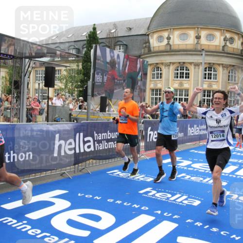 29.06.2025 - hella hamburg halbmarathon Michael Strokosch http://msf.ph/oto/8298133 29.06.2025 10:57:24 Ziel 2417, 2676, 5926, 6272, 8585, 9450, 9727, 9934, 10383, 12014, 12590, 13664, 15229, 16625, 16830, 17160, 17779, 17848 meine-sportfotos.de