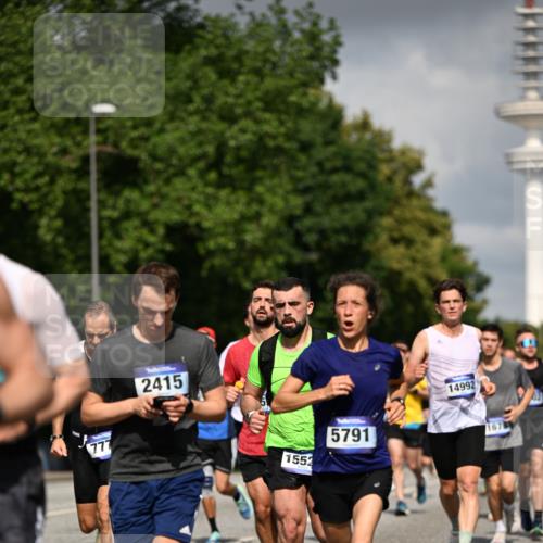 29.06.2025 - hella hamburg halbmarathon Dr. Thomas Lammeyer http://msf.ph/oto/8298134 29.06.2025 09:53:47 Kennedybrücke 1615, 1675, 1688, 1803, 1882, 2415, 2568, 2826, 3332, 3530, 4398, 4528, 4823, 5409, 5436, 5745, 5791, 5803, 6458, 6529, 6649, 7495, 7774, 8450, 8629, 8925, 9017, 9116, 9294, 9302, 9711, 9979, 10218, 10894, 10922, 11379 meine-sportfotos.de