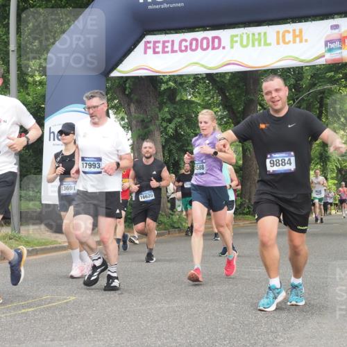 29.06.2025 - hella hamburg halbmarathon KatJ http://msf.ph/oto/8298159 29.06.2025 10:43:04 Zwischen KM18-KM19 5744, 6759, 6924 meine-sportfotos.de