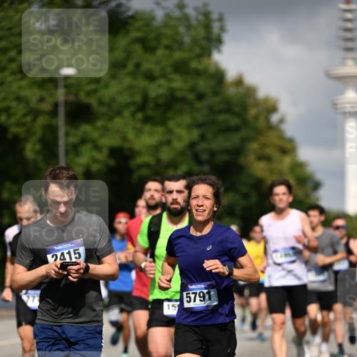 29.06.2025 - hella hamburg halbmarathon Dr. Thomas Lammeyer http://msf.ph/oto/8298184 29.06.2025 09:53:47 Kennedybrücke 1615, 1675, 1688, 1803, 1882, 2415, 2568, 2826, 3332, 3530, 4398, 4528, 4823, 5409, 5436, 5745, 5791, 5803, 6458, 6529, 6649, 7495, 7774, 8450, 8629, 8925, 9017, 9116, 9294, 9302, 9711, 9979, 10218, 10894, 10922, 11379 meine-sportfotos.de