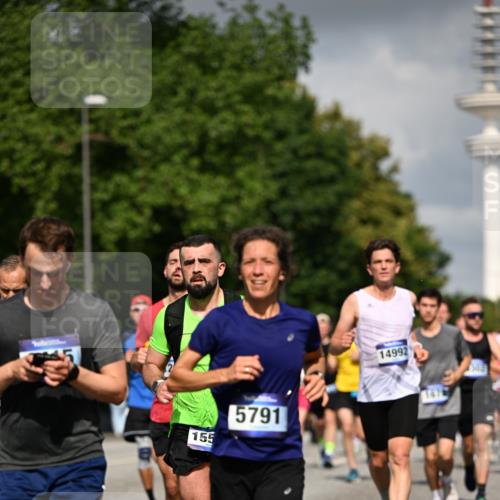 29.06.2025 - hella hamburg halbmarathon Dr. Thomas Lammeyer http://msf.ph/oto/8298195 29.06.2025 09:53:47 Kennedybrücke 1615, 1675, 1688, 1803, 1882, 2415, 2568, 2826, 3332, 3530, 4398, 4528, 4823, 5409, 5436, 5745, 5791, 5803, 6458, 6529, 6649, 7495, 7774, 8450, 8629, 8925, 9017, 9116, 9294, 9302, 9711, 9979, 10218, 10894, 10922, 11379 meine-sportfotos.de