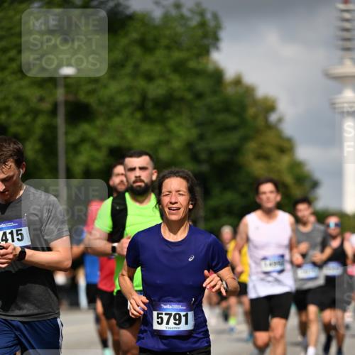 29.06.2025 - hella hamburg halbmarathon Dr. Thomas Lammeyer http://msf.ph/oto/8298207 29.06.2025 09:53:48 Kennedybrücke 1615, 1675, 1688, 1803, 1882, 2415, 2568, 2675, 2826, 3332, 3530, 4398, 4528, 4823, 5409, 5436, 5745, 5791, 5803, 6458, 6529, 6649, 7495, 7774, 8450, 8629, 8925, 9017, 9116, 9294, 9302, 9711, 9979, 10218, 10894, 10922, 11379 meine-sportfotos.de