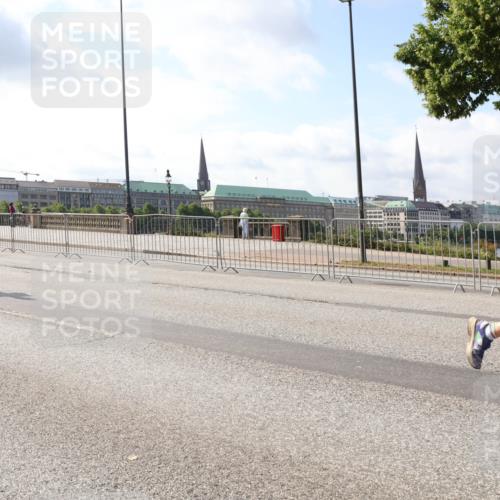 29.06.2025 - hella hamburg halbmarathon Lena Gebhardt http://msf.ph/oto/8298244 29.06.2025 09:46:53 Lombardsbrücke 832, 1053, 1344, 1396, 1411, 1577, 1889, 2243, 2563, 3005, 3790, 3935, 4477, 4944, 5048, 5152, 5193, 5660, 6683, 7080, 7466, 7622, 7628, 7867, 8312, 8323, 8784, 9519, 10298, 10477, 10927, 10929, 11055, 11230, 11304, 11370, 11661, 11898, 12204, 12447, 12899, 12987, 13148, 13199, 13493, 13494, 13729, 13771, 13961, 13991, 14069, 14310, 14385, 15902, 16065, 16140, 16243, 16811, 16957 meine-sportfotos.de