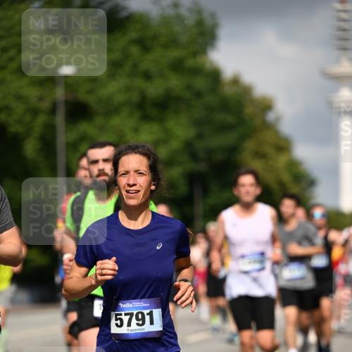 29.06.2025 - hella hamburg halbmarathon Dr. Thomas Lammeyer http://msf.ph/oto/8298250 29.06.2025 09:53:48 Kennedybrücke 1615, 1675, 1688, 1803, 1882, 2415, 2568, 2675, 2826, 3332, 3530, 4398, 4528, 4823, 5409, 5436, 5745, 5791, 5803, 6458, 6529, 6649, 7495, 7774, 8450, 8629, 8925, 9017, 9116, 9294, 9302, 9711, 9979, 10218, 10894, 10922, 11379 meine-sportfotos.de