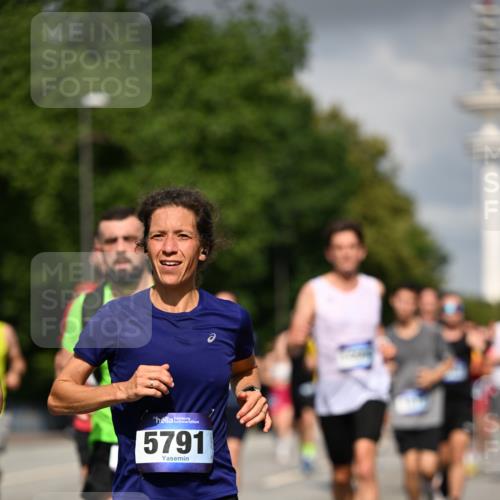 29.06.2025 - hella hamburg halbmarathon Dr. Thomas Lammeyer http://msf.ph/oto/8298258 29.06.2025 09:53:48 Kennedybrücke 1615, 1675, 1688, 1803, 1882, 2415, 2568, 2675, 2826, 3332, 3530, 4398, 4528, 4823, 5409, 5436, 5745, 5791, 5803, 6458, 6529, 6649, 7495, 7774, 8450, 8629, 8925, 9017, 9116, 9294, 9302, 9711, 9979, 10218, 10894, 10922, 11379 meine-sportfotos.de