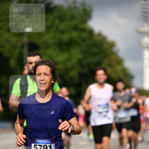 29.06.2025 - hella hamburg halbmarathon Dr. Thomas Lammeyer http://msf.ph/oto/8298266 29.06.2025 09:53:48 Kennedybrücke 1615, 1675, 1688, 1803, 1882, 2415, 2568, 2675, 2826, 3332, 3530, 4398, 4528, 4823, 5409, 5436, 5745, 5791, 5803, 6458, 6529, 6649, 7495, 7774, 8450, 8629, 8925, 9017, 9116, 9294, 9302, 9711, 9979, 10218, 10894, 10922, 11379 meine-sportfotos.de