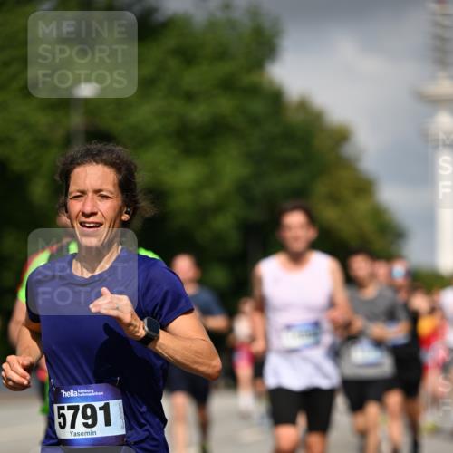 29.06.2025 - hella hamburg halbmarathon Dr. Thomas Lammeyer http://msf.ph/oto/8298274 29.06.2025 09:53:48 Kennedybrücke 1615, 1675, 1688, 1803, 1882, 2415, 2568, 2675, 2826, 3332, 3530, 4398, 4528, 4823, 5409, 5436, 5745, 5791, 5803, 6458, 6529, 6649, 7495, 7774, 8450, 8629, 8925, 9017, 9116, 9294, 9302, 9711, 9979, 10218, 10894, 10922, 11379 meine-sportfotos.de