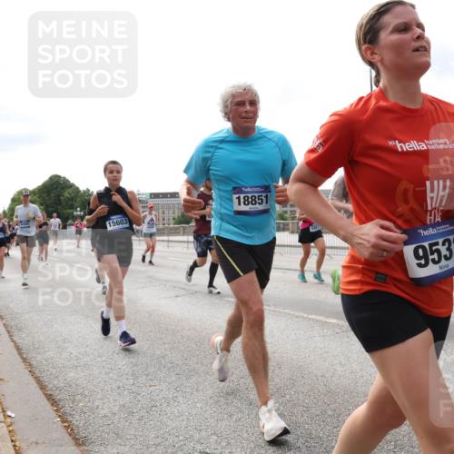29.06.2025 - hella hamburg halbmarathon Lena Gebhardt http://msf.ph/oto/8298279 29.06.2025 10:21:41 Lombardsbrücke 15603, 18851, 30, 9532, 382, 1072, 1158, 1191, 1250, 1294, 1401, 1668, 1958, 2172, 2271, 2315, 2353, 2529, 2635, 2815, 3122, 3606, 3770, 3817, 3825, 3826, 3995, 4046, 4289, 4375, 4376, 4697, 4786, 5122, 5373, 5395, 5412, 5493, 5641, 5759, 5957, 6086, 6103, 6475, 6676, 6805, 6844, 7075, 7162, 7375, 7522, 7553, 7612, 7672, 7781, 8095, 8286, 8715, 8844, 8896, 8959, 9002, 9062, 9100, 9369, 9483, 9499, 9501, 9532, 9624, 10374, 10874 meine-sportfotos.de