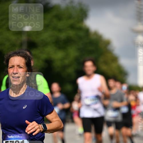 29.06.2025 - hella hamburg halbmarathon Dr. Thomas Lammeyer http://msf.ph/oto/8298280 29.06.2025 09:53:48 Kennedybrücke 1615, 1675, 1688, 1803, 1882, 2415, 2568, 2675, 2826, 3332, 3530, 4398, 4528, 4823, 5409, 5436, 5745, 5791, 5803, 6458, 6529, 6649, 7495, 7774, 8450, 8629, 8925, 9017, 9116, 9294, 9302, 9711, 9979, 10218, 10894, 10922, 11379 meine-sportfotos.de