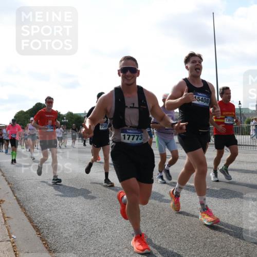 29.06.2025 - hella hamburg halbmarathon Lena Gebhardt http://msf.ph/oto/8298338 29.06.2025 09:59:22 Lombardsbrücke 9922, 134, 7395, 17773, 15408, 13912, 5458, 1319, 1334, 1366, 1485, 1506, 1595, 1642, 1715, 1719, 1972, 2282, 2391, 2432, 2630, 2741, 2911, 3037, 3112, 3668, 3715, 4426, 4467, 4837, 4839, 5299, 5391, 5420, 5457, 5458, 5465, 5492, 5866, 6390, 6399, 6414, 6415, 6416, 6629, 7033, 7037, 7129, 7130, 7232, 7395, 7833, 7864, 8509, 8520, 8542, 8652, 8772, 8798, 8846, 8929, 9142, 9488, 9655, 9884, 9903, 9907, 9922, 9984, 10020, 10266, 10488, 11039 meine-sportfotos.de