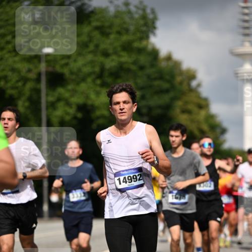 29.06.2025 - hella hamburg halbmarathon Dr. Thomas Lammeyer http://msf.ph/oto/8298346 29.06.2025 09:53:49 Kennedybrücke 1615, 1675, 1688, 1803, 1882, 2415, 2568, 2675, 2826, 3332, 3530, 4398, 4528, 4823, 5409, 5436, 5745, 5791, 5803, 6458, 6529, 6649, 7774, 8450, 8629, 9017, 9116, 9294, 9302, 9365, 9711, 9979, 10218, 10894, 10922, 11379 meine-sportfotos.de