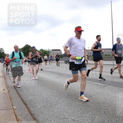 29.06.2025 - hella hamburg halbmarathon Lena Gebhardt http://msf.ph/oto/8298367 29.06.2025 10:46:50 Lombardsbrücke 1073, 1185, 1286, 1363, 1371, 1375, 1593, 1607, 1608, 1720, 1837, 1961, 1999, 2162, 2211, 2320, 2327, 2500, 2555, 2556, 2665, 2697, 2981, 3277, 3406, 3407, 3469, 3734, 3823, 4202, 4239, 4296, 4342, 4355, 4448, 4604, 5111, 5114, 5700, 5796, 5953, 6124, 6161, 6485, 6496, 6740, 7073, 7303, 7412, 7767, 7827, 8477, 8486, 8551, 8553, 8684, 8700, 8967, 9691, 10153, 10230, 13969, 14261, 15852, 16882, 16987 meine-sportfotos.de