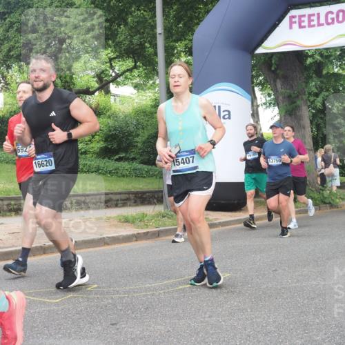 29.06.2025 - hella hamburg halbmarathon KatJ http://msf.ph/oto/8298405 29.06.2025 10:43:05 Zwischen KM18-KM19 5744, 6759, 6924 meine-sportfotos.de