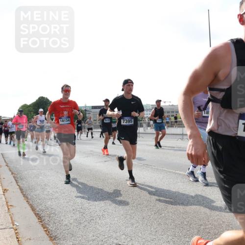 29.06.2025 - hella hamburg halbmarathon Lena Gebhardt http://msf.ph/oto/8298429 29.06.2025 09:59:22 Lombardsbrücke 18134, 6416, 7395, 15686, 185, 1777, 1319, 1334, 1366, 1485, 1506, 1595, 1642, 1715, 1719, 1972, 2282, 2391, 2432, 2630, 2741, 2911, 3037, 3112, 3668, 3715, 4426, 4467, 4837, 4839, 5299, 5391, 5420, 5457, 5458, 5465, 5492, 5866, 6390, 6399, 6414, 6415, 6416, 6629, 7033, 7037, 7129, 7130, 7232, 7395, 7833, 7864, 8509, 8520, 8542, 8652, 8772, 8798, 8846, 8929, 9142, 9488, 9655, 9884, 9903, 9907, 9922, 9984, 10020, 10266, 10488, 11039 meine-sportfotos.de