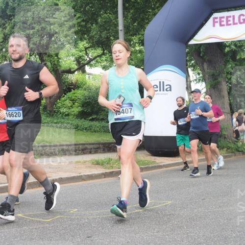 29.06.2025 - hella hamburg halbmarathon KatJ http://msf.ph/oto/8298437 29.06.2025 10:43:06 Zwischen KM18-KM19 6759, 6924 meine-sportfotos.de