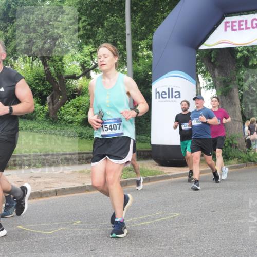 29.06.2025 - hella hamburg halbmarathon KatJ http://msf.ph/oto/8298458 29.06.2025 10:43:06 Zwischen KM18-KM19 6759, 6924 meine-sportfotos.de