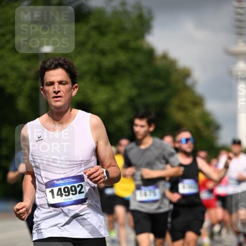 29.06.2025 - hella hamburg halbmarathon Dr. Thomas Lammeyer http://msf.ph/oto/8298485 29.06.2025 09:53:50 Kennedybrücke 1615, 1675, 1688, 1803, 1882, 2415, 2568, 2675, 2826, 3332, 3530, 4398, 4528, 4823, 5409, 5436, 5745, 5791, 5803, 6458, 6529, 6649, 7774, 8450, 8629, 9017, 9116, 9294, 9302, 9365, 9711, 9979, 10218, 10894, 10922, 11379 meine-sportfotos.de