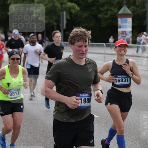 29.06.2025 - hella hamburg halbmarathon Jannik Wohlers http://msf.ph/oto/8298490 29.06.2025 10:36:56 Lombardsbrücke 1022, 1276, 1337, 1597, 1819, 2016, 2031, 2072, 2104, 2272, 2480, 2486, 4097, 4347, 4733, 5146, 5171, 5186, 5560, 5790, 5940, 6584, 7085, 7235, 7544, 7707, 7777, 7823, 8811, 8843, 9524, 10762, 10798, 11980, 12103, 12762, 12935, 13077, 13783, 14130, 14202, 14282, 14343, 14915, 15084, 16192, 16303, 16782, 16831, 16837, 17305, 17307, 17388, 17687, 17688, 17794, 17965, 18578, 18710, 18903 meine-sportfotos.de