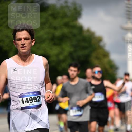 29.06.2025 - hella hamburg halbmarathon Dr. Thomas Lammeyer http://msf.ph/oto/8298521 29.06.2025 09:53:50 Kennedybrücke 1615, 1675, 1688, 1803, 1882, 2415, 2568, 2675, 2826, 3332, 3530, 4398, 4528, 4823, 5409, 5436, 5745, 5791, 5803, 6458, 6529, 6649, 7774, 8450, 8629, 9017, 9116, 9294, 9302, 9365, 9711, 9979, 10218, 10894, 10922, 11379 meine-sportfotos.de
