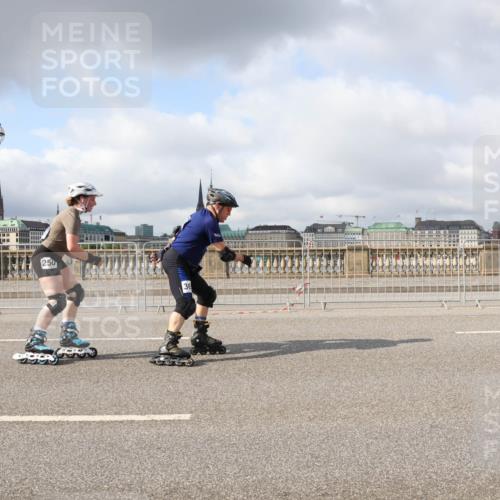 29.06.2025 - hella hamburg halbmarathon Lena Gebhardt http://msf.ph/oto/8298537 29.06.2025 09:06:19 Lombardsbrücke  meine-sportfotos.de