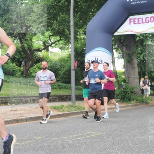 29.06.2025 - hella hamburg halbmarathon KatJ http://msf.ph/oto/8298581 29.06.2025 10:43:06 Zwischen KM18-KM19 6759, 6924 meine-sportfotos.de