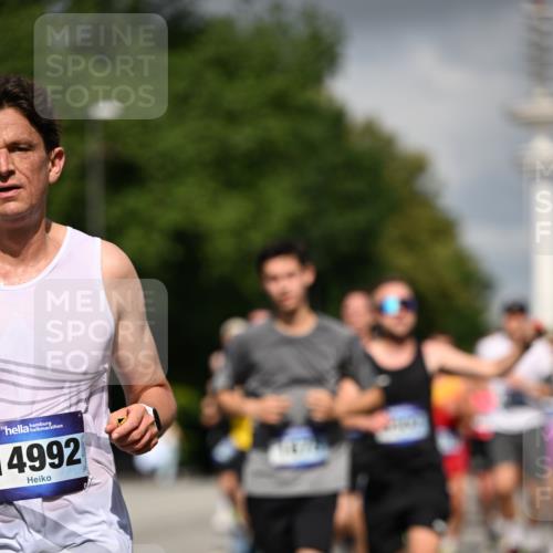 29.06.2025 - hella hamburg halbmarathon Dr. Thomas Lammeyer http://msf.ph/oto/8298583 29.06.2025 09:53:50 Kennedybrücke 1615, 1675, 1688, 1803, 1882, 2415, 2568, 2675, 2826, 3332, 3530, 4398, 4528, 4823, 5409, 5436, 5745, 5791, 5803, 6458, 6529, 6649, 7774, 8450, 8629, 9017, 9116, 9294, 9302, 9365, 9711, 9979, 10218, 10894, 10922, 11379 meine-sportfotos.de