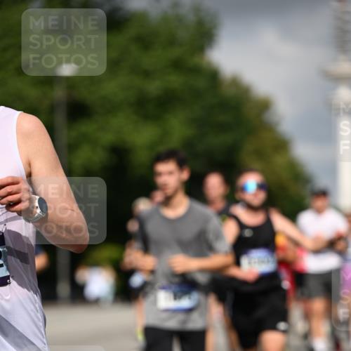 29.06.2025 - hella hamburg halbmarathon Dr. Thomas Lammeyer http://msf.ph/oto/8298604 29.06.2025 09:53:51 Kennedybrücke 1675, 1688, 1803, 1882, 2415, 2568, 2675, 2826, 3332, 3530, 4398, 4528, 4823, 5409, 5436, 5745, 5791, 5803, 6458, 6529, 6649, 7774, 8450, 8629, 9017, 9116, 9294, 9302, 9365, 9711, 9979, 10218, 10894, 10922, 11379 meine-sportfotos.de