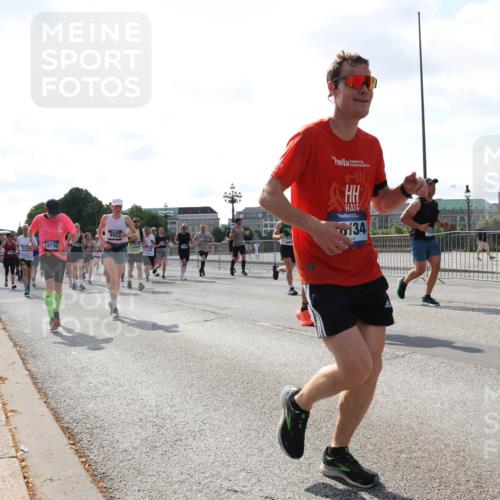 29.06.2025 - hella hamburg halbmarathon Lena Gebhardt http://msf.ph/oto/8298635 29.06.2025 09:59:23 Lombardsbrücke 18730, 9922, 134, 1319, 1334, 1366, 1485, 1506, 1595, 1642, 1715, 1719, 1972, 2282, 2391, 2432, 2630, 2741, 2911, 3037, 3112, 3279, 3668, 3715, 4426, 4467, 4837, 4839, 5299, 5391, 5420, 5457, 5458, 5465, 5492, 5866, 6390, 6399, 6414, 6415, 6416, 6629, 7033, 7037, 7129, 7130, 7232, 7395, 7833, 7864, 8509, 8520, 8542, 8652, 8772, 8798, 8846, 8929, 9142, 9488, 9655, 9884, 9903, 9907, 9922, 9984, 10020, 10266, 10488, 11039 meine-sportfotos.de