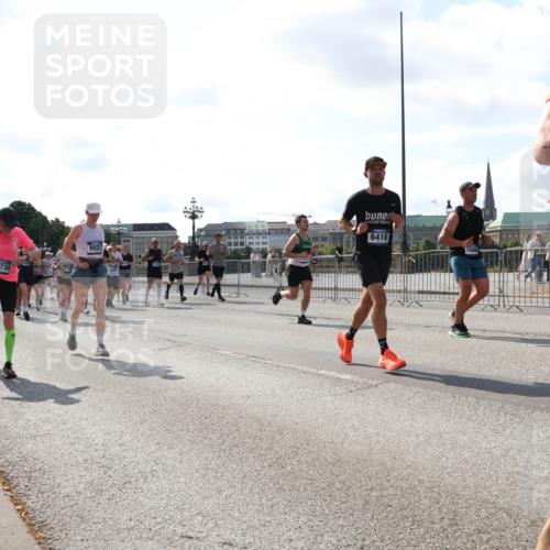 29.06.2025 - hella hamburg halbmarathon Lena Gebhardt http://msf.ph/oto/8298715 29.06.2025 09:59:24 Lombardsbrücke 1544, 8730, 9922, 18, 6416, 1319, 1334, 1366, 1506, 1595, 1642, 1715, 1719, 1955, 1972, 2282, 2391, 2432, 2630, 2741, 2911, 3037, 3112, 3279, 3668, 3715, 4426, 4467, 4837, 4839, 5299, 5391, 5420, 5457, 5458, 5465, 5492, 5866, 6390, 6399, 6414, 6415, 6416, 6629, 7033, 7037, 7129, 7130, 7232, 7395, 7833, 7864, 8509, 8520, 8542, 8652, 8772, 8798, 8846, 8929, 9142, 9488, 9655, 9884, 9903, 9907, 9922, 9984, 10020, 10266, 10488, 11039 meine-sportfotos.de