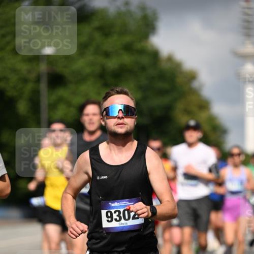 29.06.2025 - hella hamburg halbmarathon Dr. Thomas Lammeyer http://msf.ph/oto/8298716 29.06.2025 09:53:52 Kennedybrücke 1358, 1675, 1688, 1803, 1882, 2415, 2568, 2675, 2826, 3332, 4398, 4528, 4823, 5409, 5436, 5745, 5791, 5803, 6458, 6529, 6649, 7774, 8450, 9017, 9116, 9302, 9365, 9711, 9979, 10218, 10894, 10922, 11379 meine-sportfotos.de