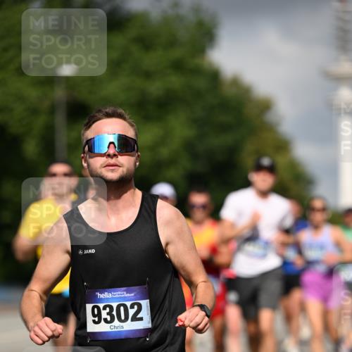 29.06.2025 - hella hamburg halbmarathon Dr. Thomas Lammeyer http://msf.ph/oto/8298752 29.06.2025 09:53:52 Kennedybrücke 1358, 1675, 1688, 1803, 1882, 2415, 2568, 2675, 2826, 3332, 4398, 4528, 4823, 5409, 5436, 5745, 5791, 5803, 6458, 6529, 6649, 7774, 8450, 9017, 9116, 9302, 9365, 9711, 9979, 10218, 10894, 10922, 11379 meine-sportfotos.de
