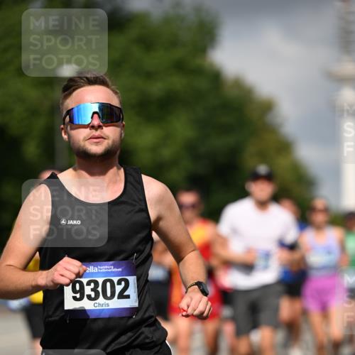 29.06.2025 - hella hamburg halbmarathon Dr. Thomas Lammeyer http://msf.ph/oto/8298760 29.06.2025 09:53:52 Kennedybrücke 1358, 1675, 1688, 1803, 1882, 2415, 2568, 2675, 2826, 3332, 4398, 4528, 4823, 5409, 5436, 5745, 5791, 5803, 6458, 6529, 6649, 7774, 8450, 9017, 9116, 9302, 9365, 9711, 9979, 10218, 10894, 10922, 11379 meine-sportfotos.de