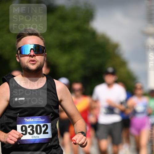 29.06.2025 - hella hamburg halbmarathon Dr. Thomas Lammeyer http://msf.ph/oto/8298767 29.06.2025 09:53:53 Kennedybrücke 1358, 1675, 1688, 1803, 1882, 2415, 2568, 2675, 2826, 3332, 4398, 4528, 4823, 5409, 5436, 5745, 5791, 5803, 6458, 6529, 6649, 7774, 8450, 9017, 9116, 9302, 9365, 9711, 10218, 10922, 11379 meine-sportfotos.de