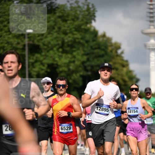 29.06.2025 - hella hamburg halbmarathon Dr. Thomas Lammeyer http://msf.ph/oto/8298781 29.06.2025 09:53:53 Kennedybrücke 1358, 1675, 1688, 1803, 1882, 2415, 2568, 2675, 2826, 3332, 4398, 4528, 4823, 5409, 5436, 5745, 5791, 5803, 6458, 6529, 6649, 7774, 8450, 9017, 9116, 9302, 9365, 9711, 10218, 10922, 11379 meine-sportfotos.de