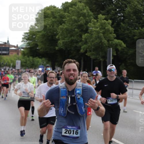 29.06.2025 - hella hamburg halbmarathon Jannik Wohlers http://msf.ph/oto/8298787 29.06.2025 10:36:59 Lombardsbrücke 1022, 1276, 1337, 1597, 1819, 2016, 2272, 2480, 2486, 2640, 4097, 4347, 4733, 5146, 5171, 5186, 5560, 5790, 5940, 6821, 6955, 7085, 7235, 7544, 7707, 7777, 7823, 8811, 8843, 9524, 10476, 10762, 10798, 11980, 12103, 12762, 12935, 13077, 13783, 14130, 14282, 14343, 14657, 14915, 15084, 16192, 16303, 16831, 16837, 17305, 17307, 17355, 17687, 17688, 17794, 17965, 18578, 18710, 18903 meine-sportfotos.de