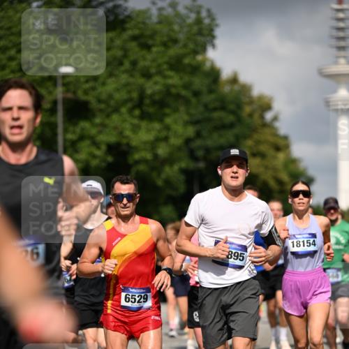 29.06.2025 - hella hamburg halbmarathon Dr. Thomas Lammeyer http://msf.ph/oto/8298797 29.06.2025 09:53:53 Kennedybrücke 1358, 1675, 1688, 1803, 1882, 2415, 2568, 2675, 2826, 3332, 4398, 4528, 4823, 5409, 5436, 5745, 5791, 5803, 6458, 6529, 6649, 7774, 8450, 9017, 9116, 9302, 9365, 9711, 10218, 10922, 11379 meine-sportfotos.de