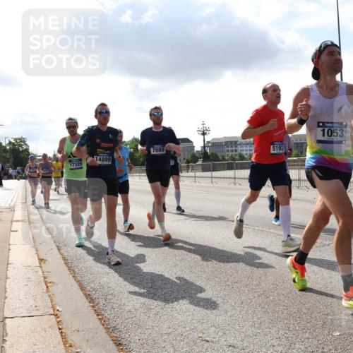 29.06.2025 - hella hamburg halbmarathon Lena Gebhardt http://msf.ph/oto/8298809 29.06.2025 09:46:55 Lombardsbrücke 14841, 17329, 14899, 7080, 5193, 1053, 7867, 1866, 1053, 1344, 1396, 1411, 1577, 1889, 2243, 2563, 3005, 3790, 3935, 4477, 4944, 5048, 5152, 5193, 5660, 6032, 6305, 6683, 7080, 7466, 7622, 7628, 7831, 7867, 8312, 8323, 9376, 9519, 10298, 10477, 10771, 10927, 10929, 11055, 11230, 11304, 11370, 11661, 11898, 12204, 12447, 12899, 12987, 13148, 13199, 13493, 13494, 13729, 13771, 13961, 13991, 14069, 14310, 14385, 15902, 16243, 16811, 16957 meine-sportfotos.de