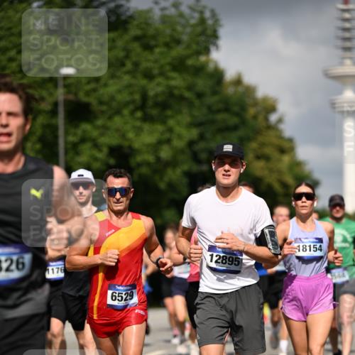 29.06.2025 - hella hamburg halbmarathon Dr. Thomas Lammeyer http://msf.ph/oto/8298822 29.06.2025 09:53:53 Kennedybrücke 1358, 1675, 1688, 1803, 1882, 2415, 2568, 2675, 2826, 3332, 4398, 4528, 4823, 5409, 5436, 5745, 5791, 5803, 6458, 6529, 6649, 7774, 8450, 9017, 9116, 9302, 9365, 9711, 10218, 10922, 11379 meine-sportfotos.de