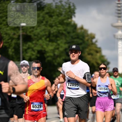 29.06.2025 - hella hamburg halbmarathon Dr. Thomas Lammeyer http://msf.ph/oto/8298848 29.06.2025 09:53:53 Kennedybrücke 1358, 1675, 1688, 1803, 1882, 2415, 2568, 2675, 2826, 3332, 4398, 4528, 4823, 5409, 5436, 5745, 5791, 5803, 6458, 6529, 6649, 7774, 8450, 9017, 9116, 9302, 9365, 9711, 10218, 10922, 11379 meine-sportfotos.de