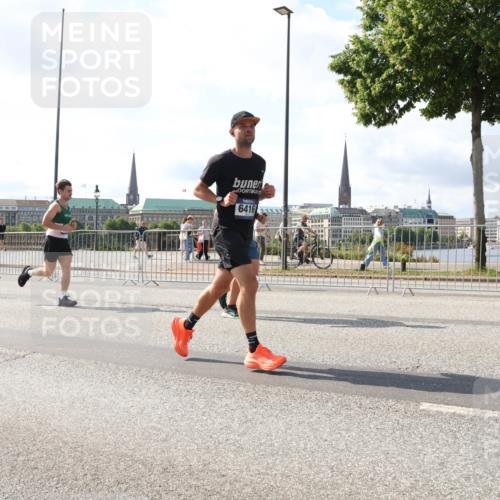 29.06.2025 - hella hamburg halbmarathon Lena Gebhardt http://msf.ph/oto/8298850 29.06.2025 09:59:24 Lombardsbrücke 6416, 1319, 1334, 1366, 1506, 1595, 1642, 1715, 1719, 1955, 1972, 2282, 2391, 2432, 2630, 2741, 2911, 3037, 3112, 3279, 3668, 3715, 4426, 4467, 4837, 4839, 5299, 5391, 5420, 5457, 5458, 5465, 5492, 5866, 6390, 6399, 6414, 6415, 6416, 6629, 7033, 7037, 7129, 7130, 7232, 7395, 7833, 7864, 8509, 8520, 8542, 8652, 8772, 8798, 8846, 8929, 9142, 9488, 9655, 9884, 9903, 9907, 9922, 9984, 10020, 10266, 10488, 11039 meine-sportfotos.de