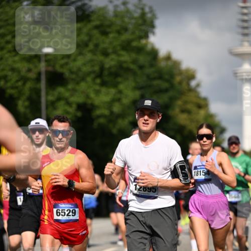 29.06.2025 - hella hamburg halbmarathon Dr. Thomas Lammeyer http://msf.ph/oto/8298879 29.06.2025 09:53:53 Kennedybrücke 1358, 1675, 1688, 1803, 1882, 2415, 2568, 2675, 2826, 3332, 4398, 4528, 4823, 5409, 5436, 5745, 5791, 5803, 6458, 6529, 6649, 7774, 8450, 9017, 9116, 9302, 9365, 9711, 10218, 10922, 11379 meine-sportfotos.de